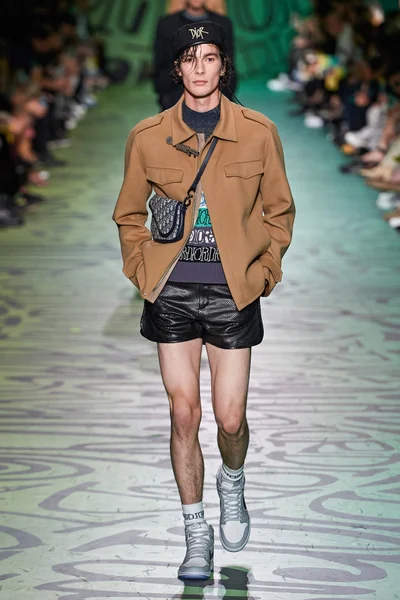 Look 24